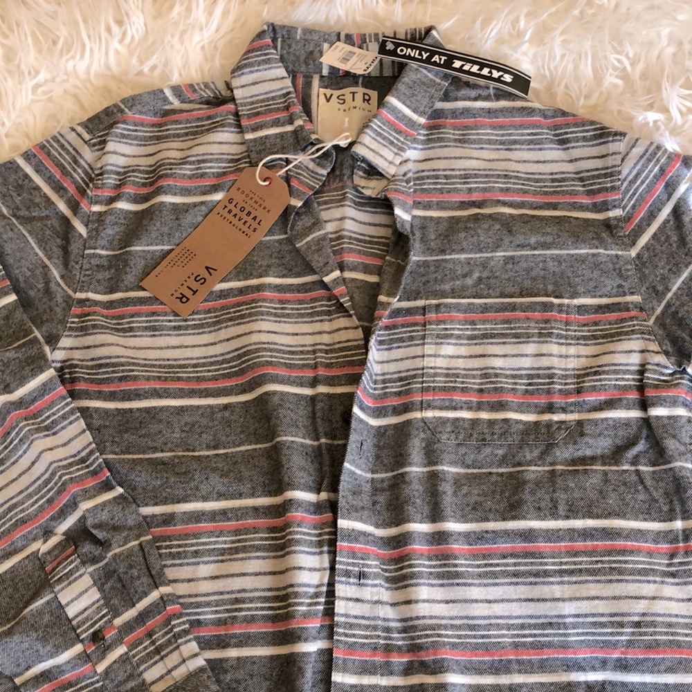 Tilly’s  VSTR Men’s long sleeve button down shirt. NWT Smoke and pet free home